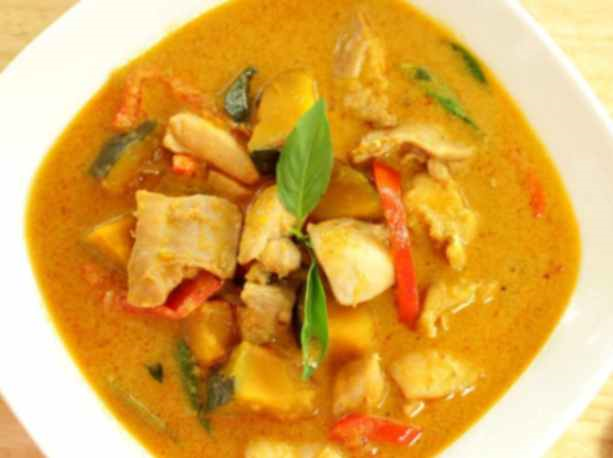 CHICKEN RED CURRY